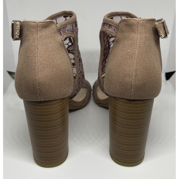 FERGALICIOUS Maddox Dusty Lace Block Heels Sandals - Picture 8 of 10